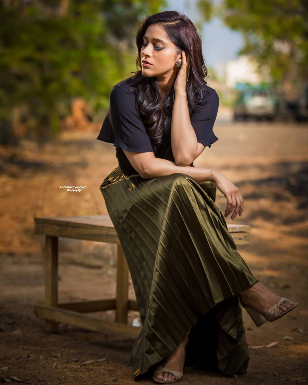 Rashmi Gautam New Photos In Stylish Look