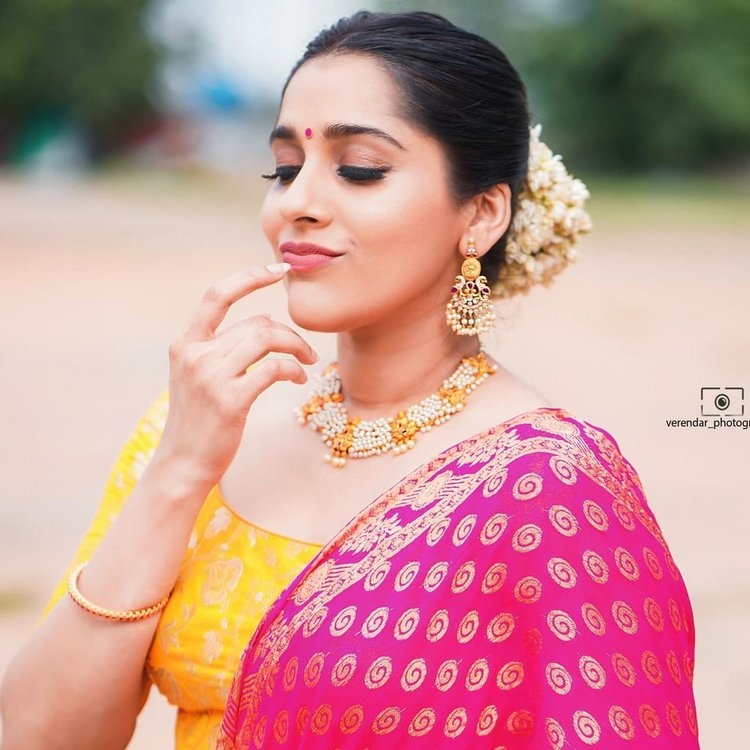 Rashmi Gautam Stunning Photos In Pink Dress