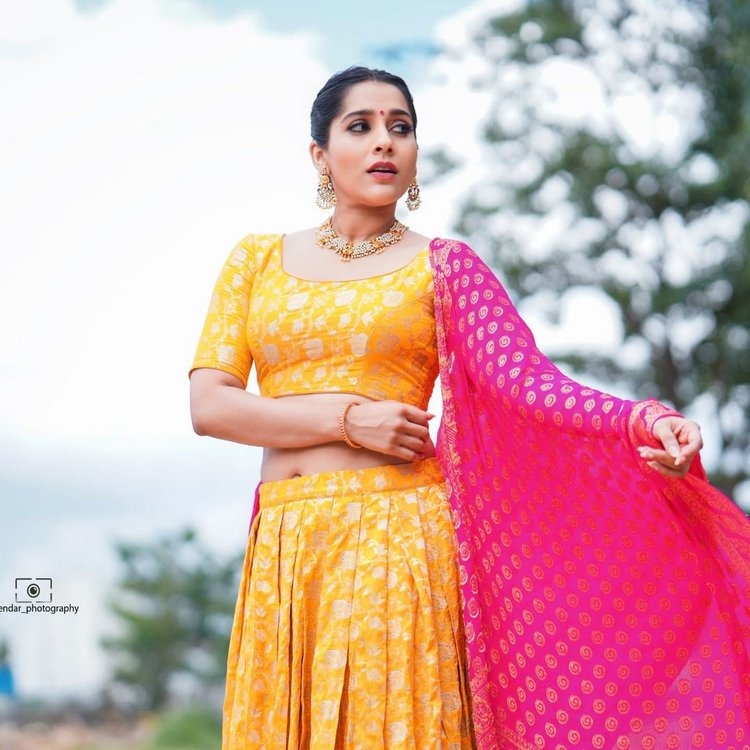 Rashmi Gautam Stunning Photos In Pink Dress