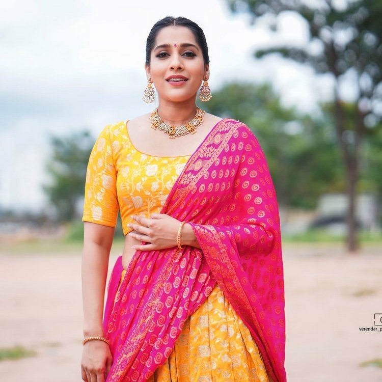 Rashmi Gautam Stunning Photos In Pink Dress