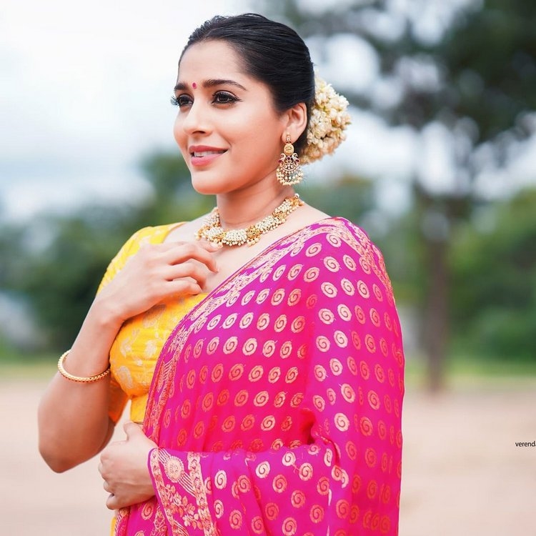 Rashmi Gautam Stunning Photos In Pink Dress