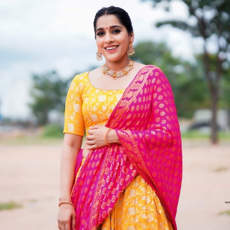 Rashmi Gautam Stunning Photos In Pink Dress