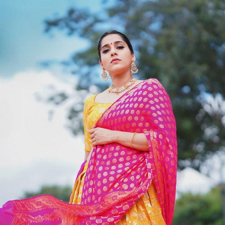 Rashmi Gautam Stunning Photos In Pink Dress