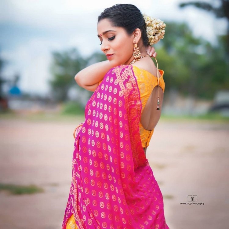Rashmi Gautam Stunning Photos In Pink Dress