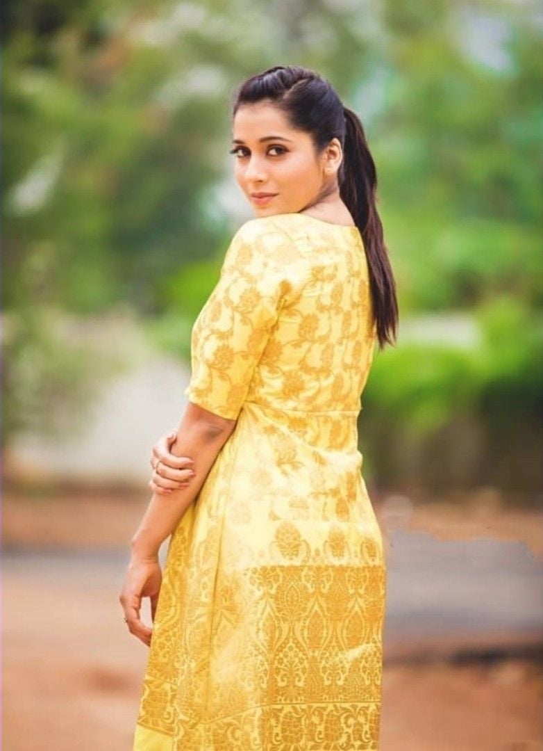 Rashmi Gautam hot looks Photos