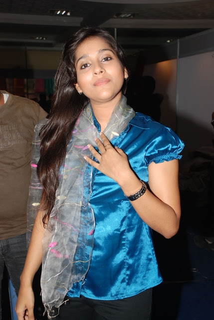 Rashmi Gautam hot looks Photos