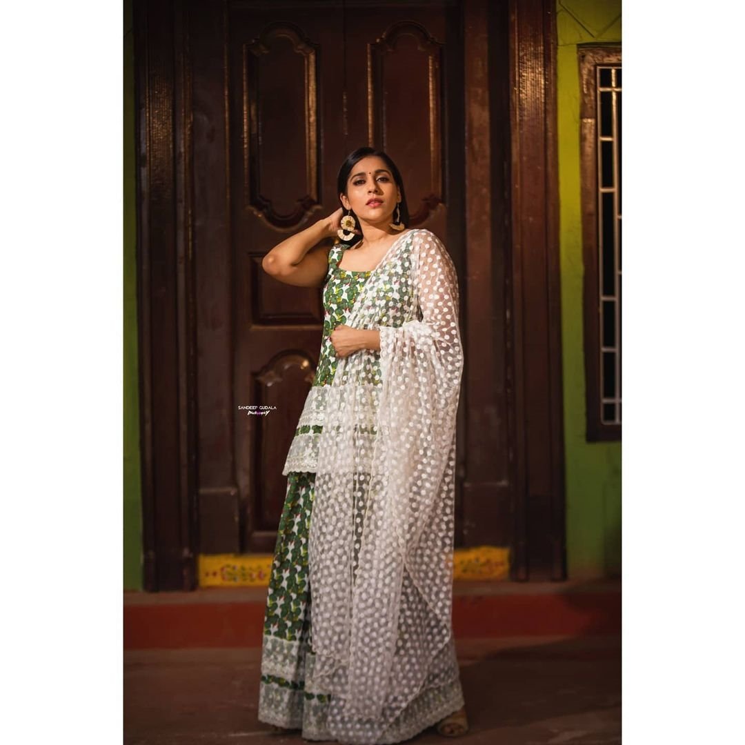 Rashmi Gautam latest Photos Shoot In Dhee