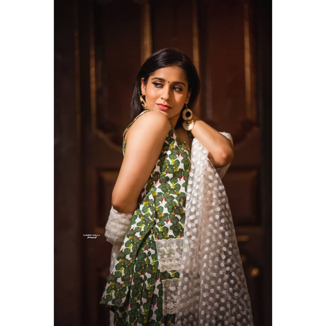 Rashmi Gautam latest Photos Shoot In Dhee
