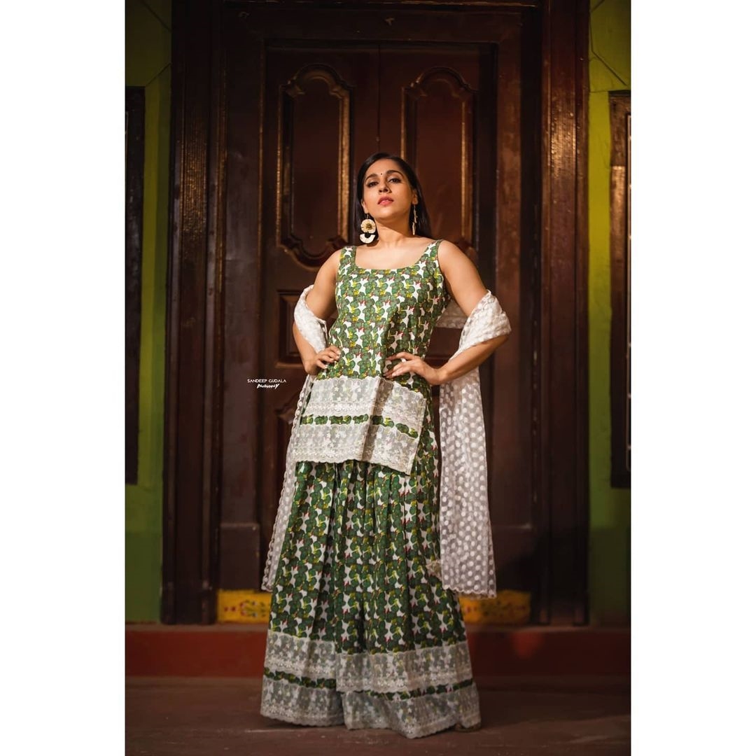 Rashmi Gautam latest Photos Shoot In Dhee