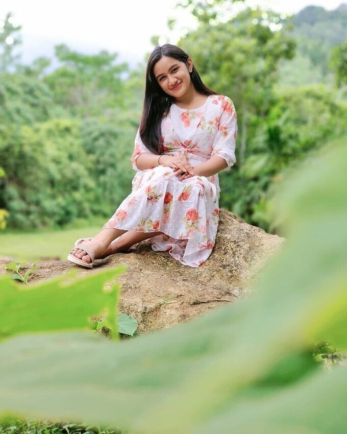 Raveena Daha New Clicks