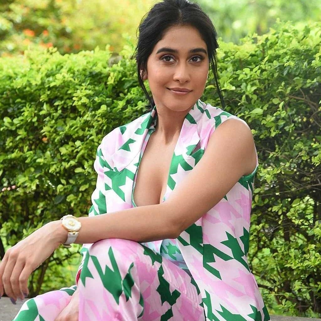 Regina Cassandra Hot Photos