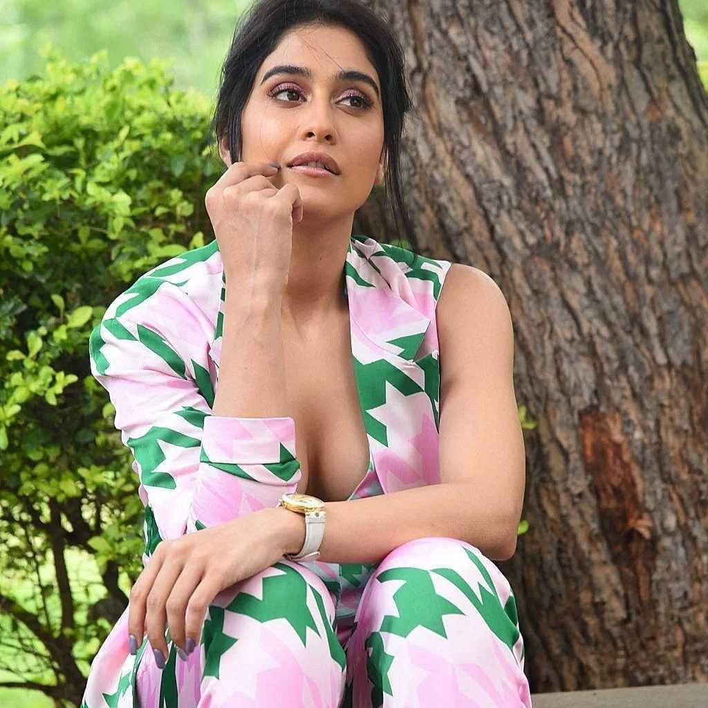 Regina Cassandra Hot Photos