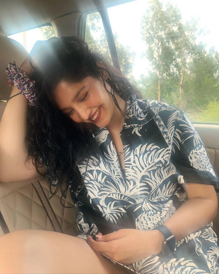 Ritika Singh Latest Photos