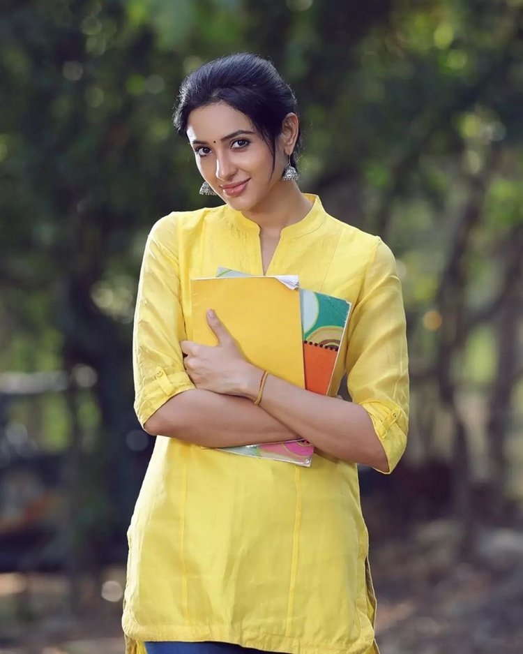 Riya Suman New Images In Yellow Dress