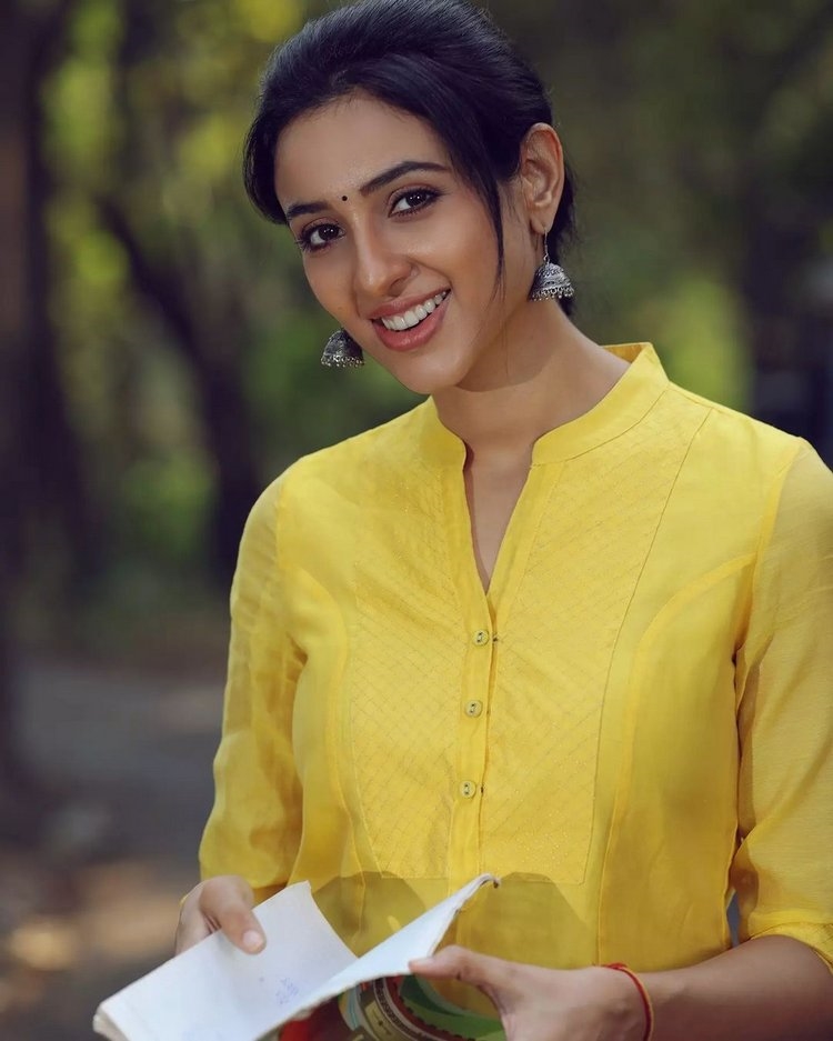 Riya Suman New Images In Yellow Dress