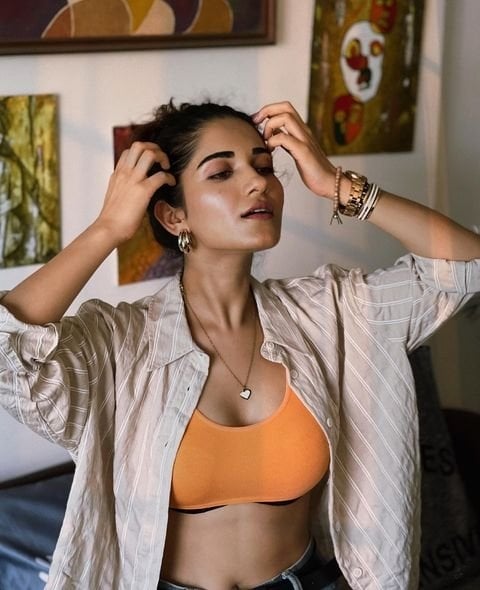 Ruhani Sharma Latest Hot Photos In Gym