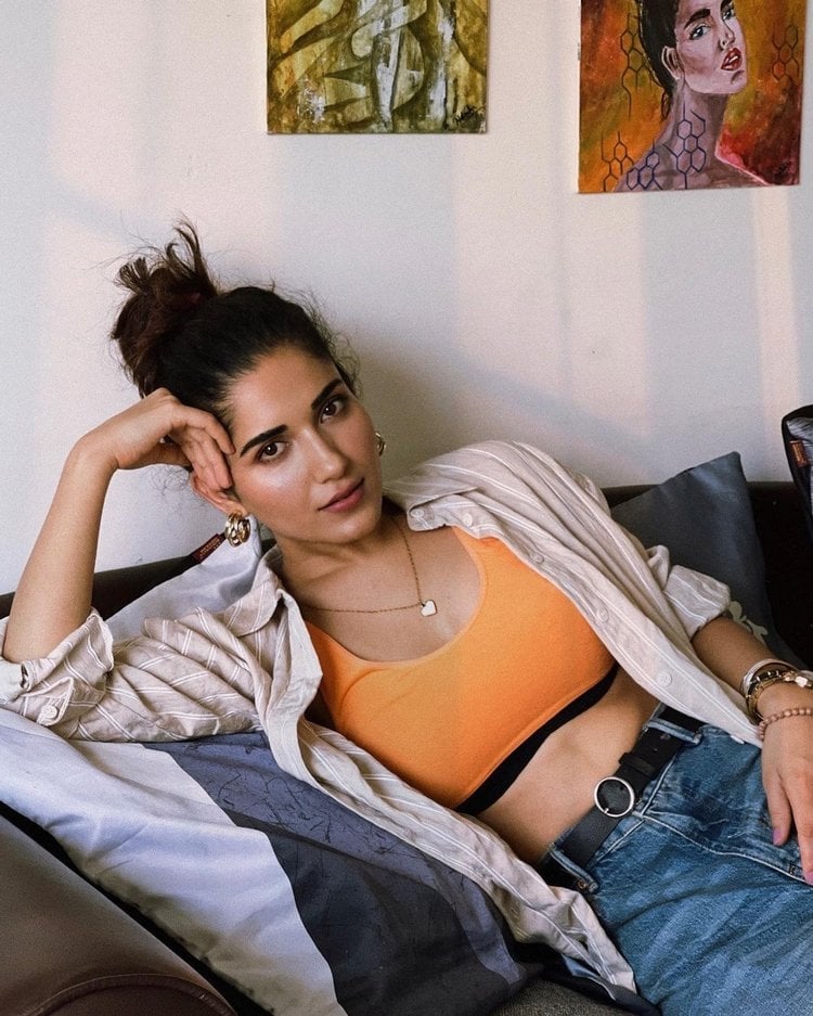 Ruhani Sharma Latest Hot Photos In Gym