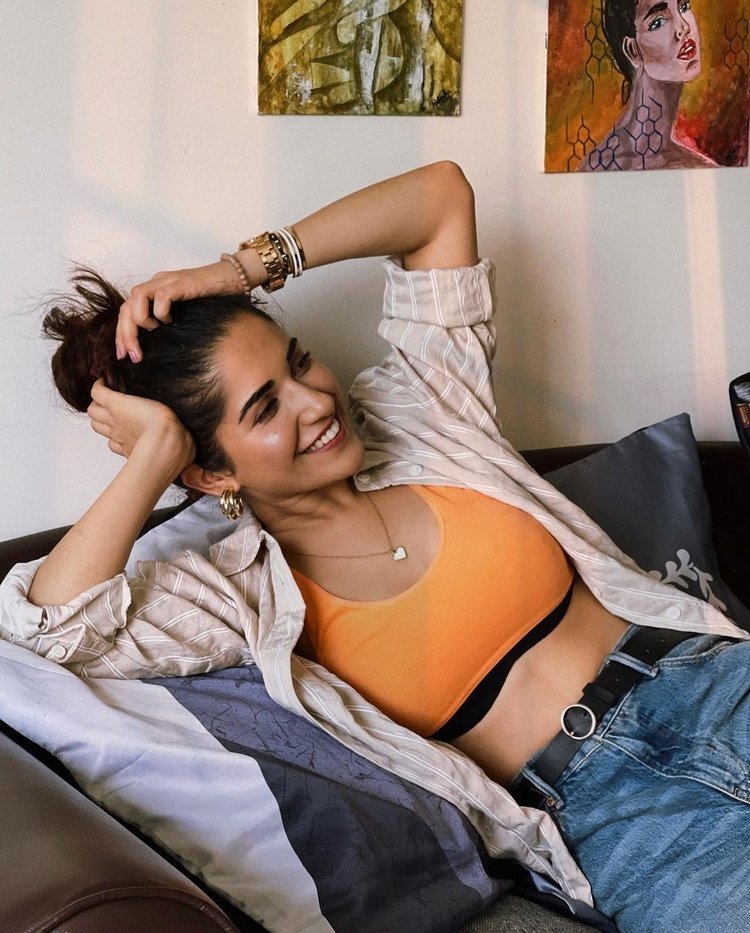 Ruhani Sharma Latest Hot Photos In Gym