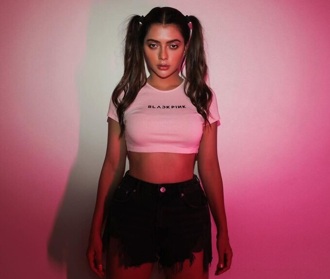 Ruhi Singh Latest Photos Collection