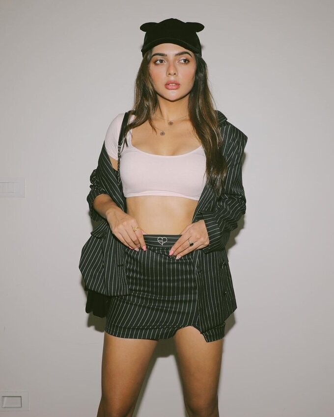 Ruhi Singh Latest Photos Collection