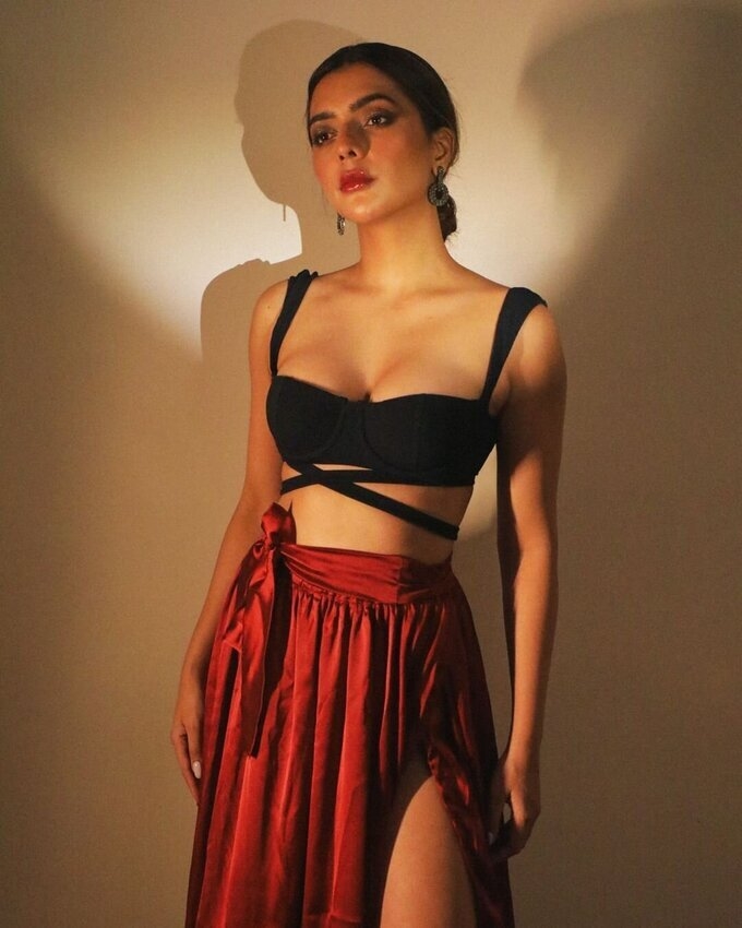 Ruhi Singh Stunning Images