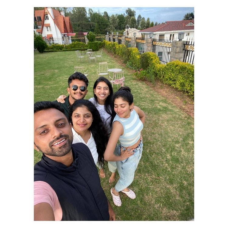 Sai Pallavi latest photos with family