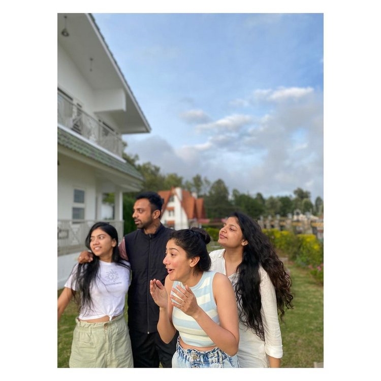 Sai Pallavi latest photos with family