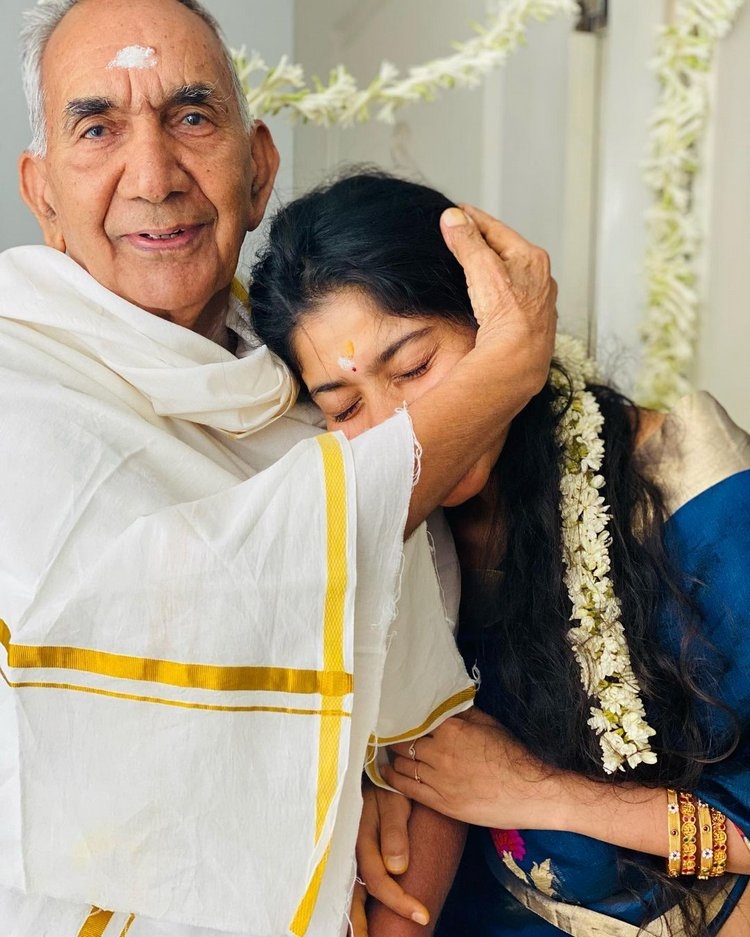 Sai Pallavi with her grandparents