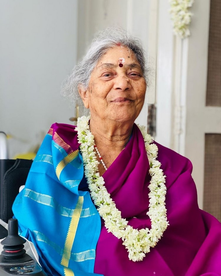 Sai Pallavi with her grandparents