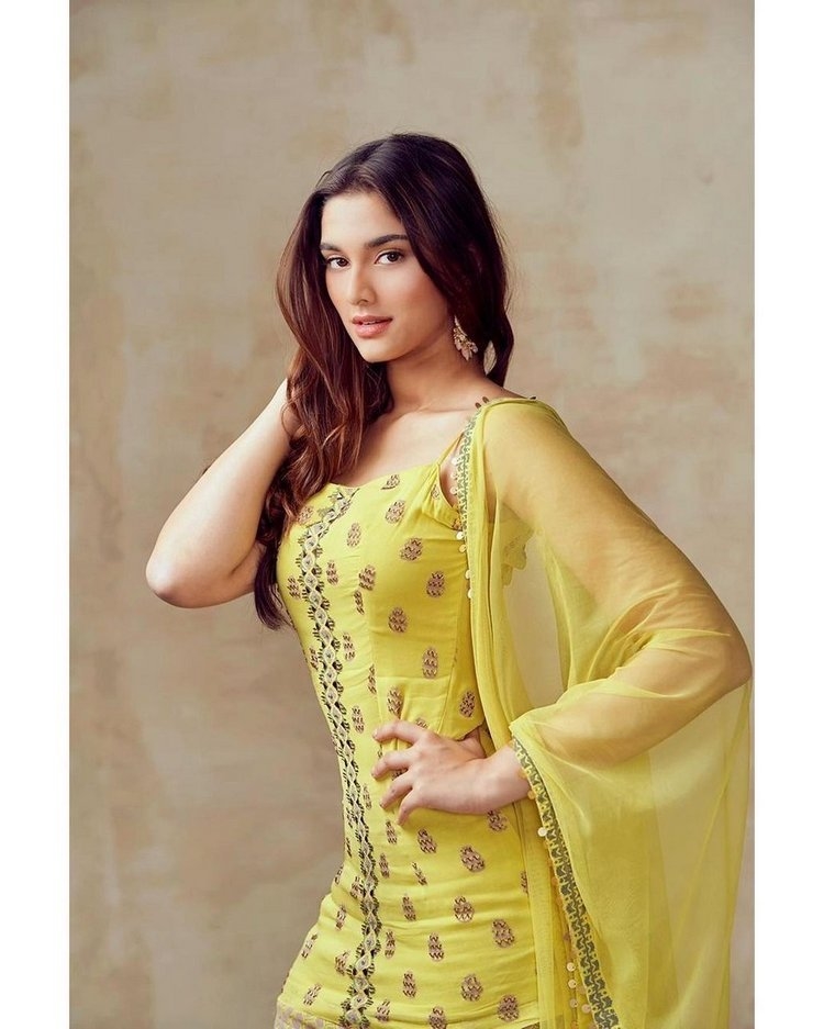 Saiee Manjrekar New Clicks