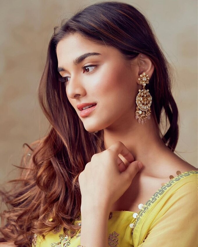 Saiee Manjrekar New Images