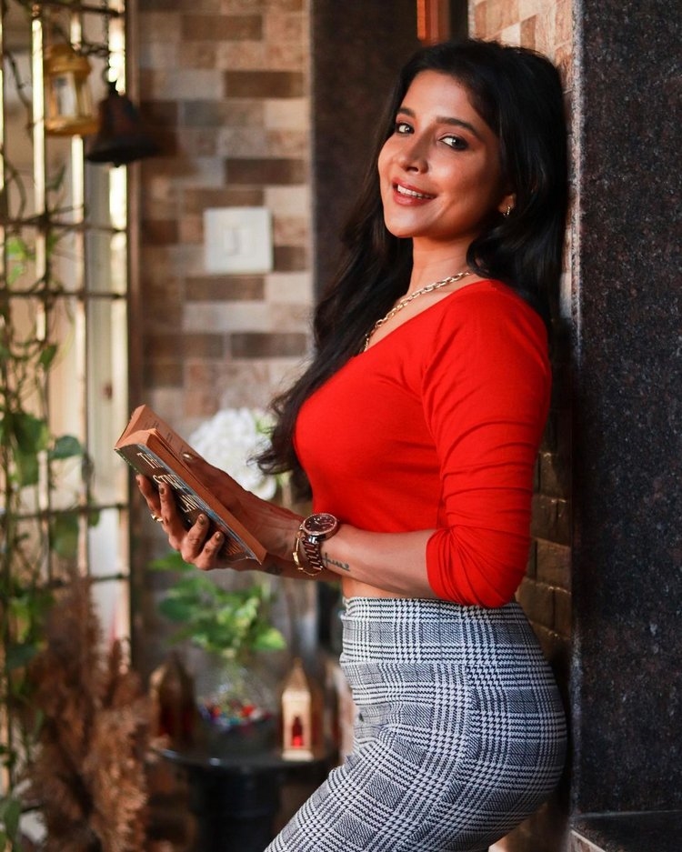 Sakshi Agarwal Amazing Looks Photos