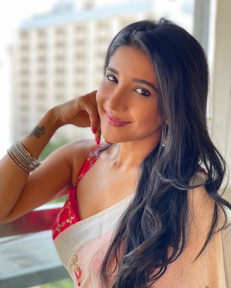 Sakshi Agarwal Amazing Photos