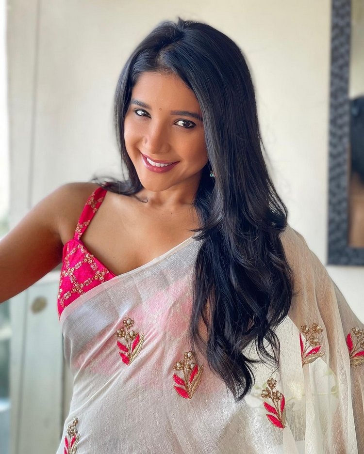 Sakshi Agarwal Amazing Photos