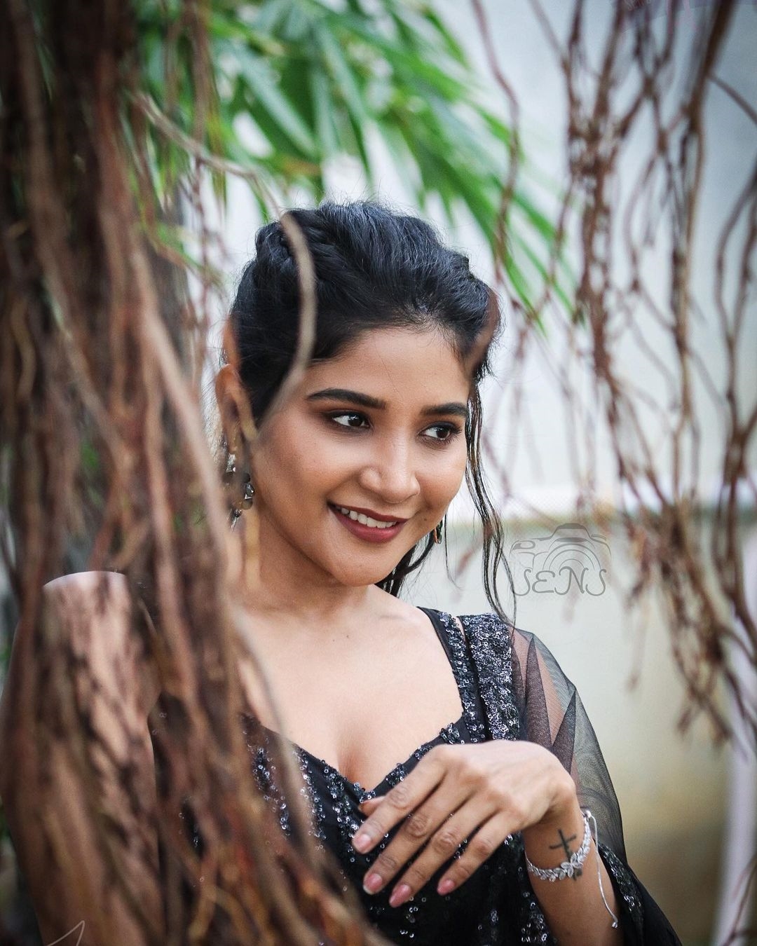 Sakshi Agarwal Hot Photos In Black Dress