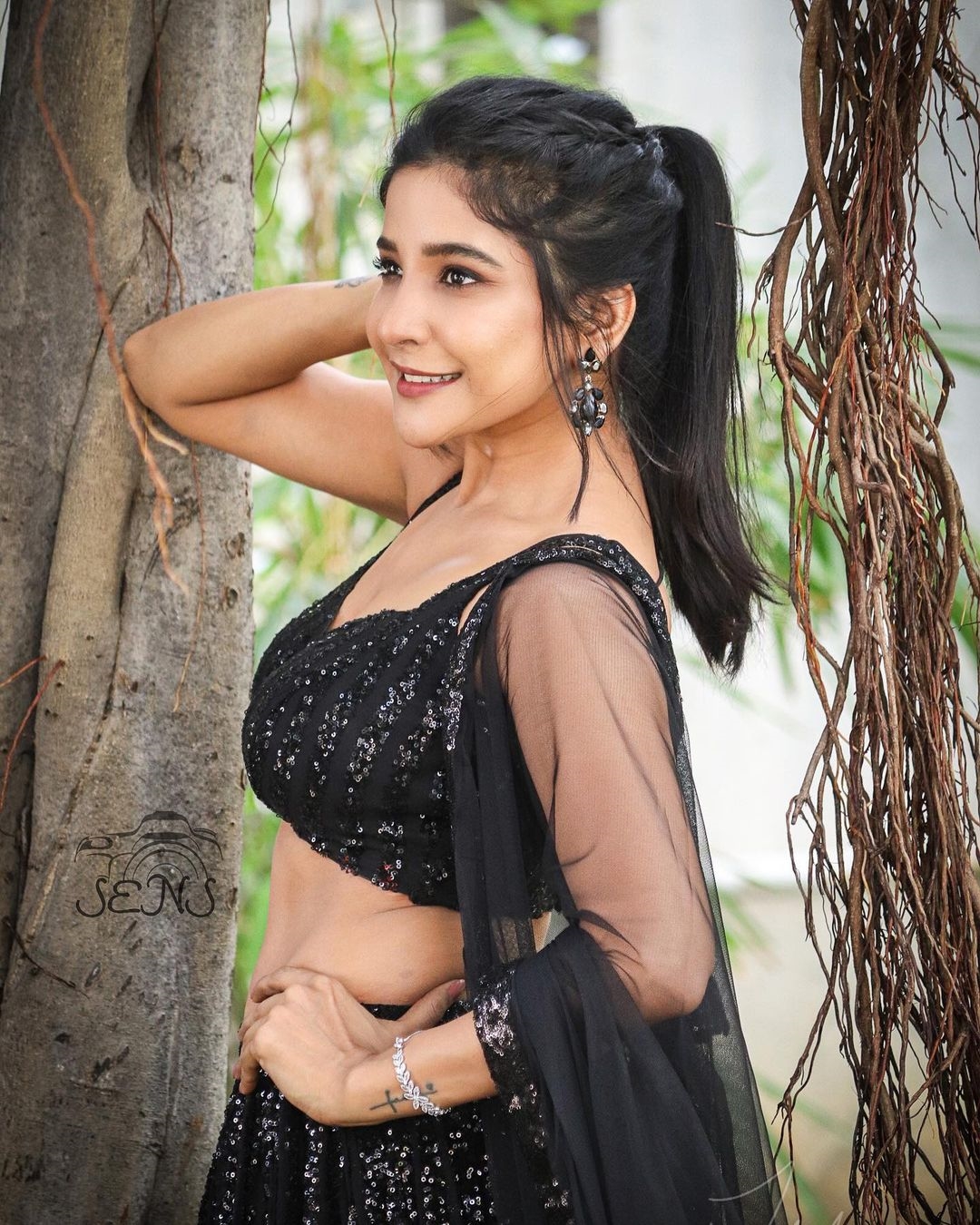Sakshi Agarwal Hot Photos In Black Dress