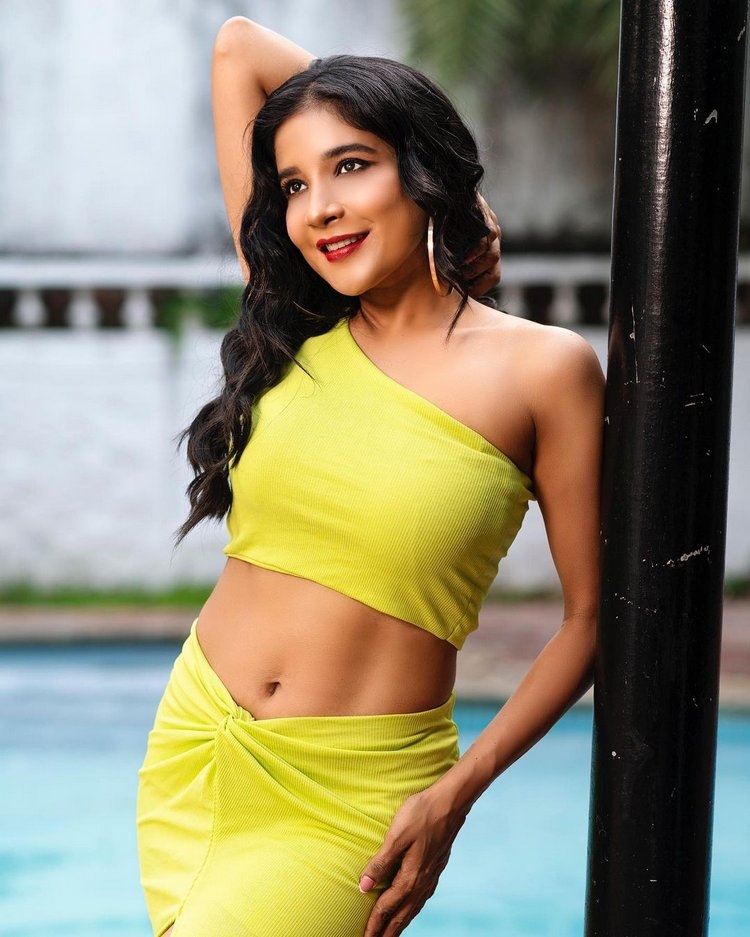 Sakshi Agarwal Hot Photos In Yellow Dress