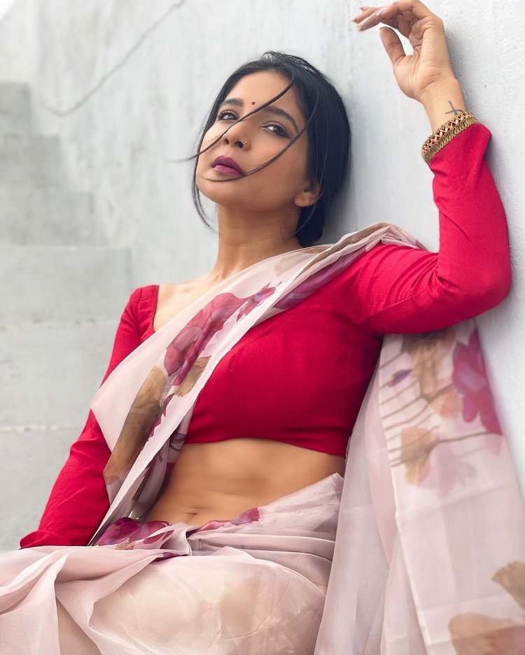 Sakshi Agarwal New Images In Pink Saree