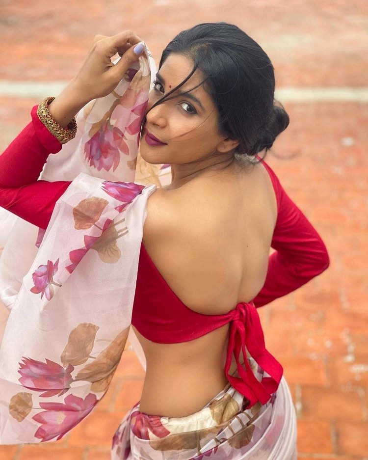 Sakshi Agarwal New Images In Pink Saree