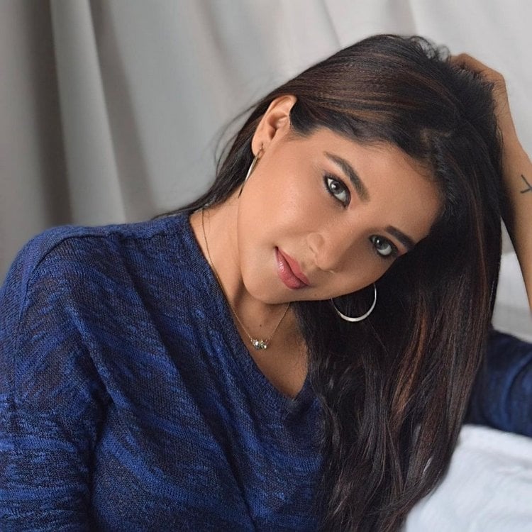 Sakshi Agarwal Photos In Facebook