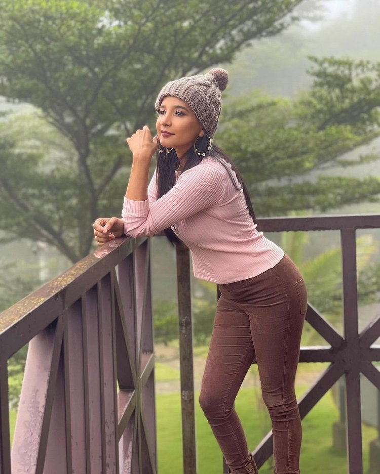 Sakshi Agarwal Stunning Photos