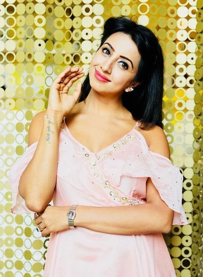 Sanjjanaa Galrani super cute photos