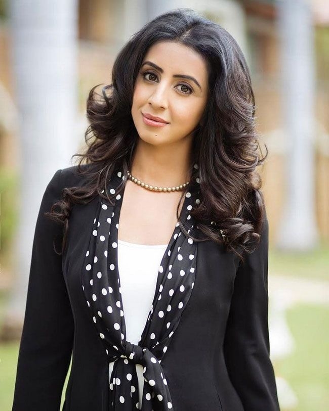 Sanjjanaa Galrani super cute photos