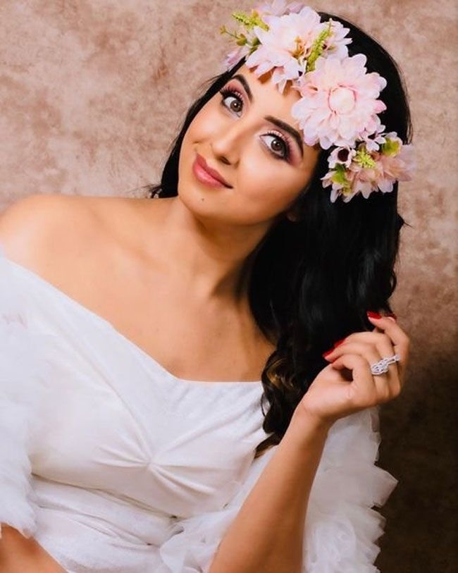 Sanjjanaa Galrani super cute photos