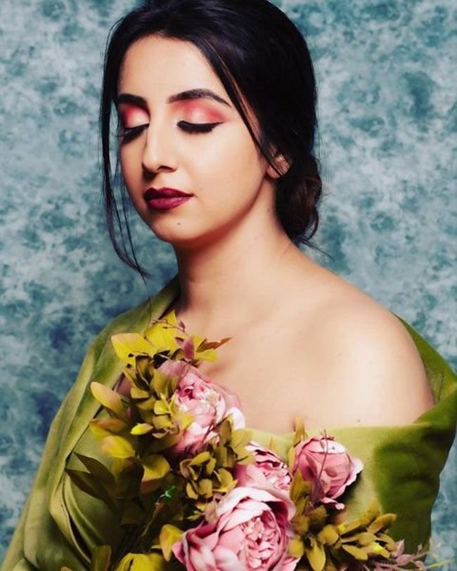 Sanjjanaa Galrani super cute photos