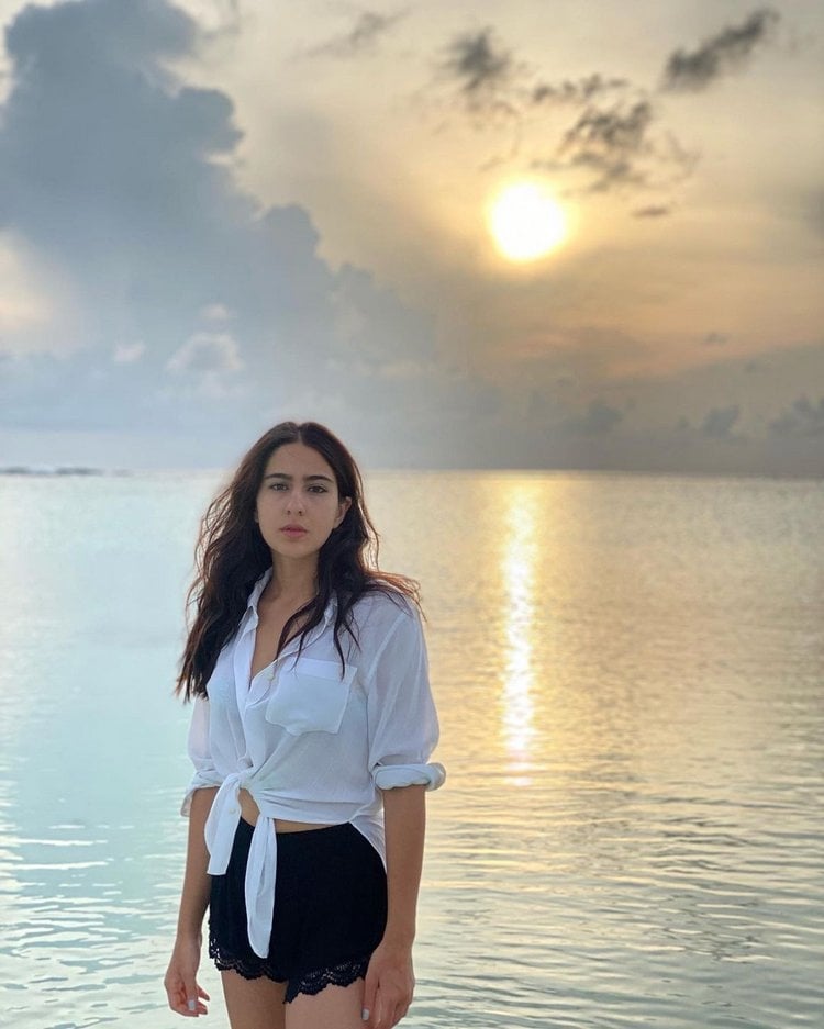 Sara Ali Khan New Clicks With OutFit