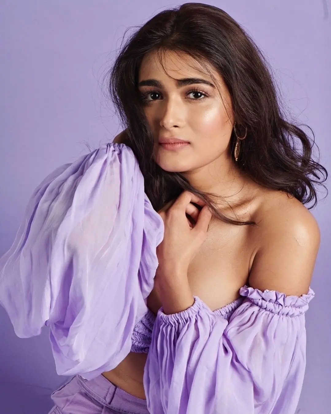 Shalini Pandey Hot Photos In Purpal Dress