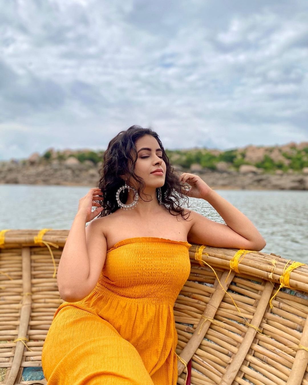 Shobhita Rana Latest Photos In River