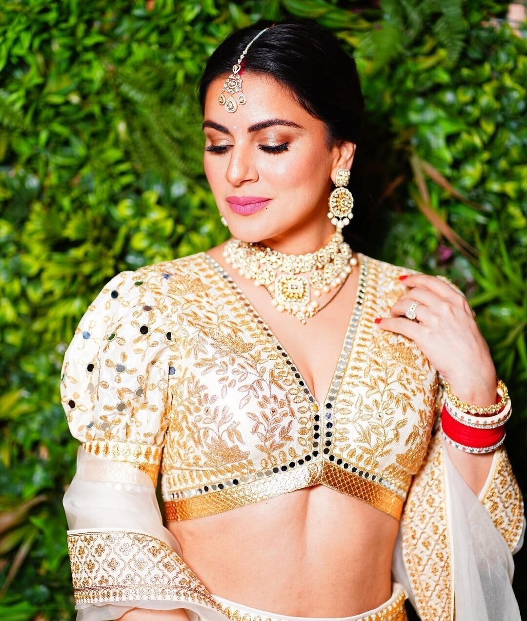 Shraddha Arya Amazing New Images