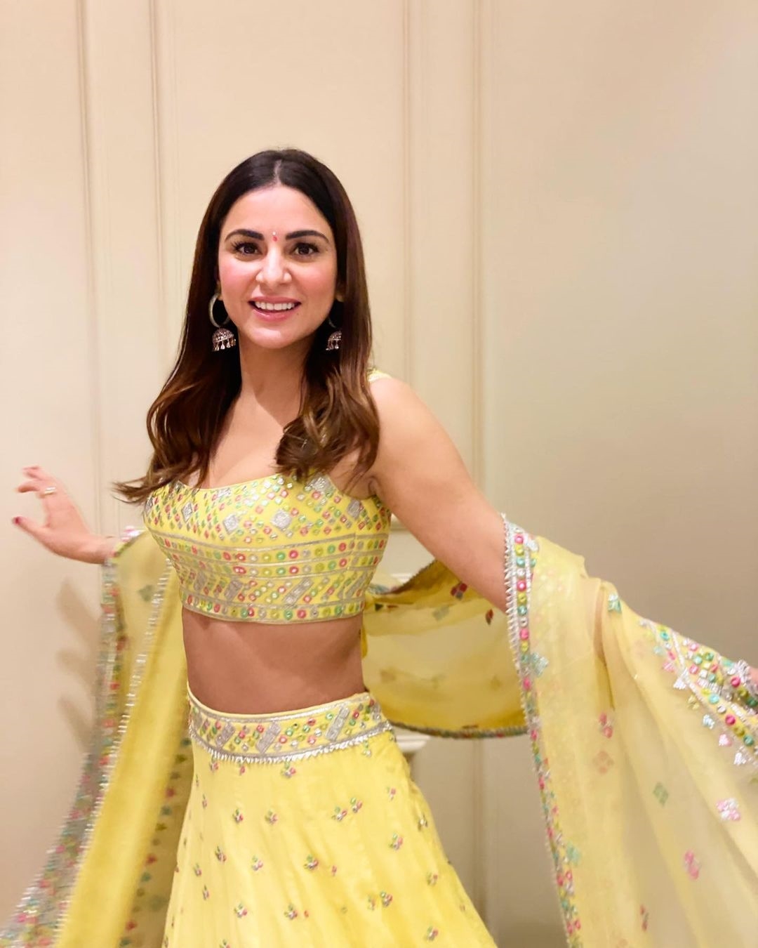 Shraddha Arya latest Photos Collection